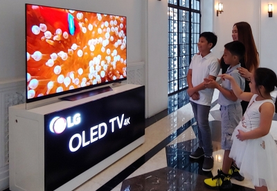 LG to launch a 55-inch transparent OLED TV in 2023: Report | LG to launch a 55-inch transparent OLED TV in 2023: Report