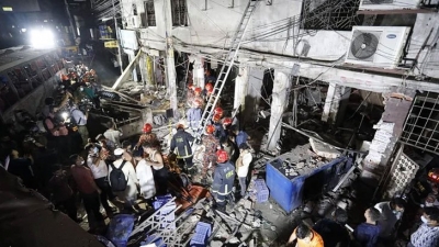 6 people dead in B'desh building explosion | 6 people dead in B'desh building explosion