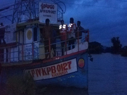 Andhra: One person missing, 3 rescued as boat partially breaks in East Godavari district | Andhra: One person missing, 3 rescued as boat partially breaks in East Godavari district