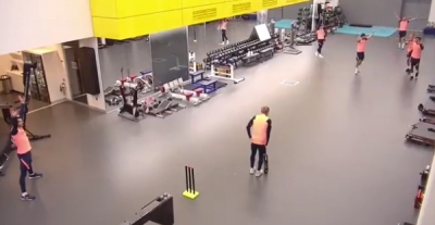 Tottenham's Dele Alli shows off cricketing skills with 'outrageous catch' | Tottenham's Dele Alli shows off cricketing skills with 'outrageous catch'