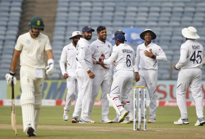 Bowlers tighten India's grip over SA in Pune Test (Lunch) | Bowlers tighten India's grip over SA in Pune Test (Lunch)