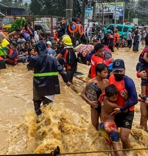 5 dead as powerful typhoon lashes Philippines | 5 dead as powerful typhoon lashes Philippines