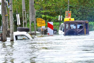 Over 8,000 people affected by adverse weather conditions in Sri Lanka | Over 8,000 people affected by adverse weather conditions in Sri Lanka Over 8,000 people affected by adverse weather conditions in Sri Lanka | Over 8,000 people affected by adverse weather conditions in Sri Lanka