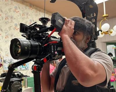 Selvaraghavan employs filming style used in 'Pudhupettai' to shoot 'Naane Varuven' | Selvaraghavan employs filming style used in 'Pudhupettai' to shoot 'Naane Varuven'