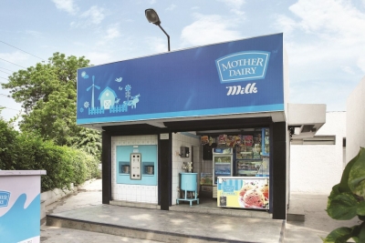 Mother Dairy hikes full-cream milk price by Re 1, token milk by Rs 2 a litre | Mother Dairy hikes full-cream milk price by Re 1, token milk by Rs 2 a litre
