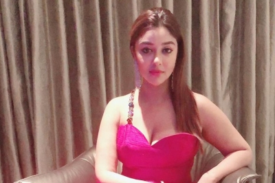 Payal Ghosh looks adorable in pink and peach | Payal Ghosh looks adorable in pink and peach