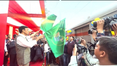 Mandaviya flags off Jan Aushadhi Train highlighting Generic medicines | Mandaviya flags off Jan Aushadhi Train highlighting Generic medicines