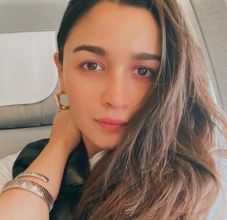 Alia jets off for her Hollywood debut, feels 'like a newcomer all over again' | Alia jets off for her Hollywood debut, feels 'like a newcomer all over again'