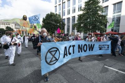 Climate change protests resume in London | Climate change protests resume in London