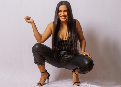 Nikhita Gandhi all set for live show in different cities across the country | Nikhita Gandhi all set for live show in different cities across the country