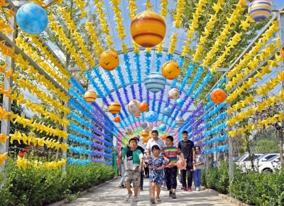 Beijing parks receive 3.18 mn visitors during festival holiday | Beijing parks receive 3.18 mn visitors during festival holiday