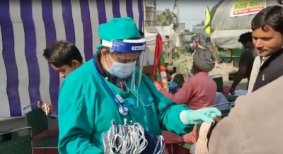 Farmers' plight compels Gurgaon surgeons to set up medical camp | Farmers' plight compels Gurgaon surgeons to set up medical camp