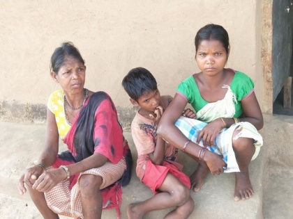 Mother of a wanted Naxalite in Chhattisgarh waits for his son to return alive | Mother of a wanted Naxalite in Chhattisgarh waits for his son to return alive