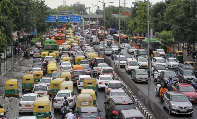 Heavy rains lead to traffic snarls in several parts of Delhi | Heavy rains lead to traffic snarls in several parts of Delhi
