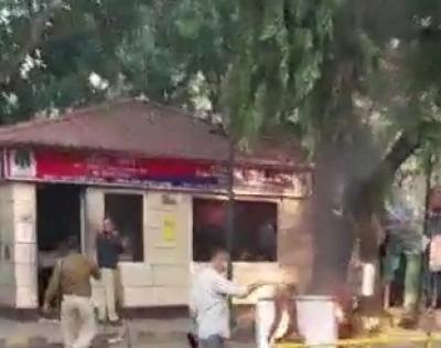 Man sets his bike on fire, vandalises police post in Delhi's Khan Market | Man sets his bike on fire, vandalises police post in Delhi's Khan Market
