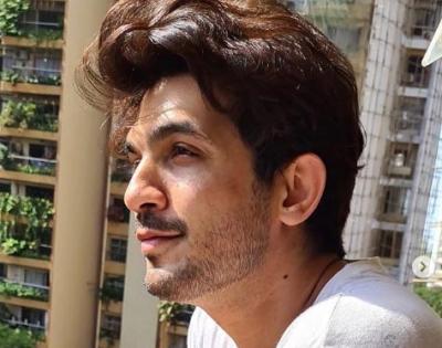 Arjun Bijlani reveals why he loves to watch light-hearted shows | Arjun Bijlani reveals why he loves to watch light-hearted shows Arjun Bijlani reveals why he loves to watch light-hearted shows | Arjun Bijlani reveals why he loves to watch light-hearted shows