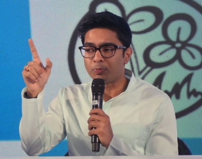 Bengal Cong leader shoots off letter to Singhvi over taking brief of Abhishek Banerjee | Bengal Cong leader shoots off letter to Singhvi over taking brief of Abhishek Banerjee