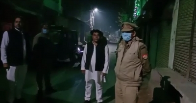 Akhilesh, other SP leaders under 'house arrest' to thwart kisan yatra | Akhilesh, other SP leaders under 'house arrest' to thwart kisan yatra Akhilesh, other SP leaders under 'house arrest' to thwart kisan yatra | Akhilesh, other SP leaders under 'house arrest' to thwart kisan yatra