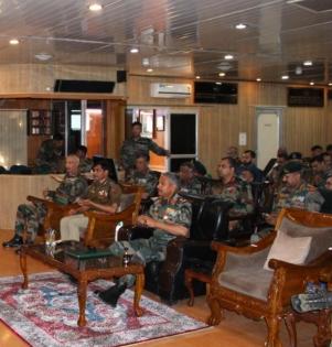 Srinagar Corps Commander chairs security review conference in Kashmir | Srinagar Corps Commander chairs security review conference in Kashmir