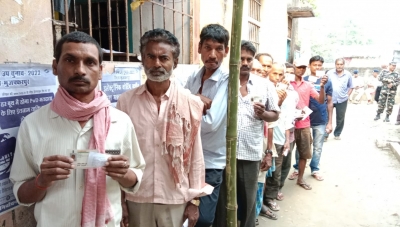 Bihar witnesses 55.85 pc voter turnout | Bihar witnesses 55.85 pc voter turnout Bihar witnesses 55.85 pc voter turnout | Bihar witnesses 55.85 pc voter turnout