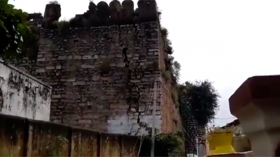 Telangana's historic Shahpur fort collapses | Telangana's historic Shahpur fort collapses