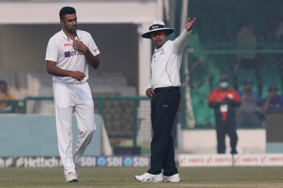 Ashwin creates a buzz by asking for review after getting clean bowled | Ashwin creates a buzz by asking for review after getting clean bowled