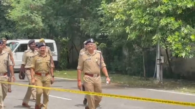 Noida twin tower demolition: Senior officers monitor from command centre | Noida twin tower demolition: Senior officers monitor from command centre