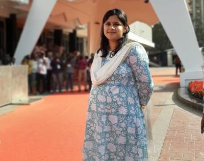 Maharashtra's pregnant MLA puts duty before self, attends Assembly | Maharashtra's pregnant MLA puts duty before self, attends Assembly Maharashtra's pregnant MLA puts duty before self, attends Assembly | Maharashtra's pregnant MLA puts duty before self, attends Assembly