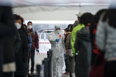 S.Korea's new COVID-19 cases in 50,000 range amid winter resurgence worries | S.Korea's new COVID-19 cases in 50,000 range amid winter resurgence worries