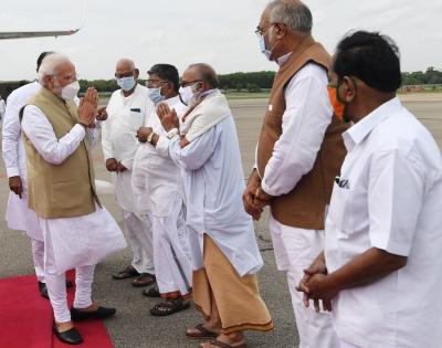 PM Modi reaches Hyderabad to attend BJP national executive | PM Modi reaches Hyderabad to attend BJP national executive