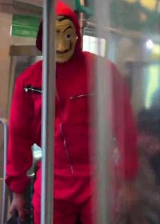 'Manjulika', 'Money Heist' robber on Metro take everyone by surprise | 'Manjulika', 'Money Heist' robber on Metro take everyone by surprise