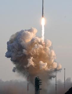S.Korea fails to launch 1st homegrown rocket | S.Korea fails to launch 1st homegrown rocket