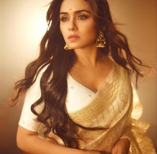 Amruta Khanvilkar: Couldn't be happier to reunite with Ajay-Atul for 'Chandramukhi' | Amruta Khanvilkar: Couldn't be happier to reunite with Ajay-Atul for 'Chandramukhi'