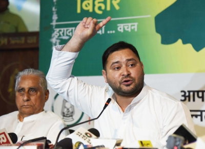 Use photos of Kabir, Ravidas to connect with EBCs, poor, Tejashwi tells RJD workers | Use photos of Kabir, Ravidas to connect with EBCs, poor, Tejashwi tells RJD workers