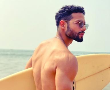 Siddhant Chaturvedi goes surfing | Siddhant Chaturvedi goes surfing