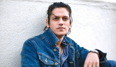 Vijay Varma flies to Mumbai after Darjeeling schedule of 'Devotion of Suspect X' | Vijay Varma flies to Mumbai after Darjeeling schedule of 'Devotion of Suspect X'