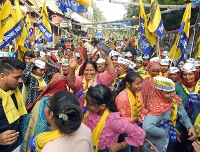 Cellphones of 3 AAP leaders, including MLA, stolen during party's roadshow | Cellphones of 3 AAP leaders, including MLA, stolen during party's roadshow Cellphones of 3 AAP leaders, including MLA, stolen during party's roadshow | Cellphones of 3 AAP leaders, including MLA, stolen during party's roadshow