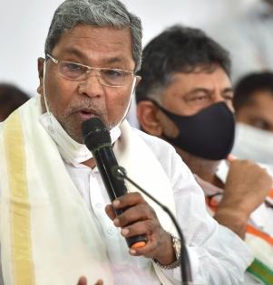 Throw revised syllabus into dustbin, says Siddaramaiah | Throw revised syllabus into dustbin, says Siddaramaiah