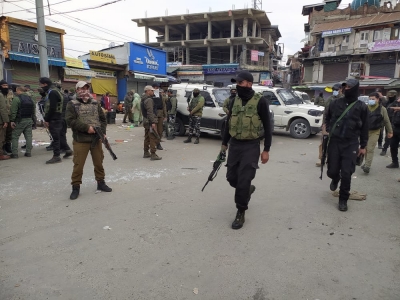 One killed, 34 injured in Srinagar grenade attack (Night Lead) | One killed, 34 injured in Srinagar grenade attack (Night Lead)