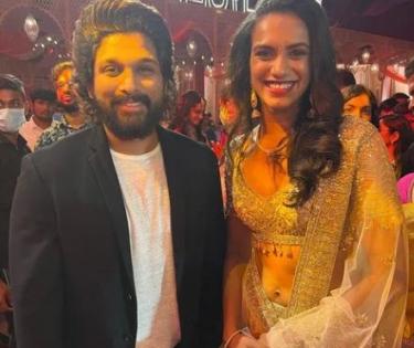 Champion shuttler PV Sindhu shares pic with Allu Arjun | Champion shuttler PV Sindhu shares pic with Allu Arjun Champion shuttler PV Sindhu shares pic with Allu Arjun | Champion shuttler PV Sindhu shares pic with Allu Arjun