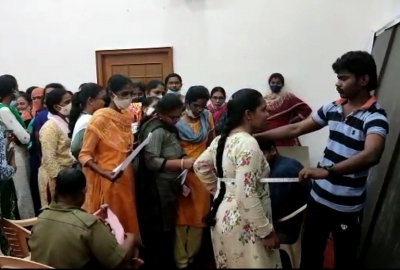 Video of male tailor taking dress measurements of women constables leaves Andhra police red-faced | Video of male tailor taking dress measurements of women constables leaves Andhra police red-faced