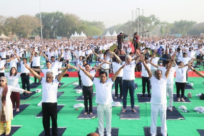 World Health Day: Lok Sabha Speaker, union ministers perform yoga at Red Fort | World Health Day: Lok Sabha Speaker, union ministers perform yoga at Red Fort