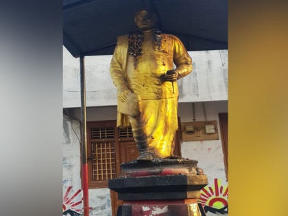 Statue of DMK founder Annadurai set on fire in Trichy, Stalin condemns incident | Statue of DMK founder Annadurai set on fire in Trichy, Stalin condemns incident