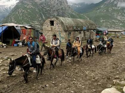 Samosa, jalebi, pizza, burger & more banned during Amarnath Yatra 2023 | Samosa, jalebi, pizza, burger & more banned during Amarnath Yatra 2023 Samosa, jalebi, pizza, burger & more banned during Amarnath Yatra 2023 | Samosa, jalebi, pizza, burger & more banned during Amarnath Yatra 2023