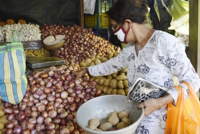 70% households paid more for tomatoes, potatoes & onions in 2020 | 70% households paid more for tomatoes, potatoes & onions in 2020 70% households paid more for tomatoes, potatoes & onions in 2020 | 70% households paid more for tomatoes, potatoes & onions in 2020