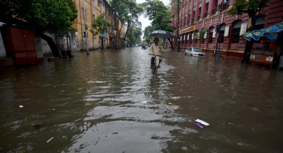 Kolkata remains waterlogged, more rain forecast | Kolkata remains waterlogged, more rain forecast