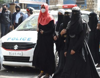 Hijab row: HC directs Karnataka govt not to violate interim order | Hijab row: HC directs Karnataka govt not to violate interim order
