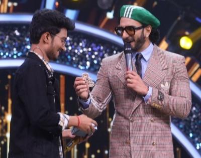 Ranveer Singh surprises 'Indian Idol 13' contestant with a special gift | Ranveer Singh surprises 'Indian Idol 13' contestant with a special gift