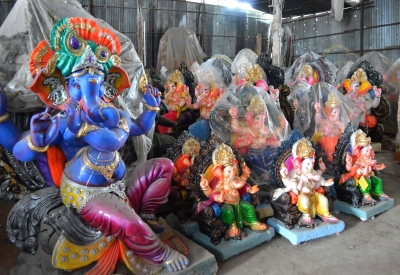 K'taka allows restricted Ganesha fest in public places | K'taka allows restricted Ganesha fest in public places