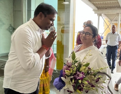Mamata Banerjee reaches Odisha, to meet Naveen Patnaik on March 23 | Mamata Banerjee reaches Odisha, to meet Naveen Patnaik on March 23
